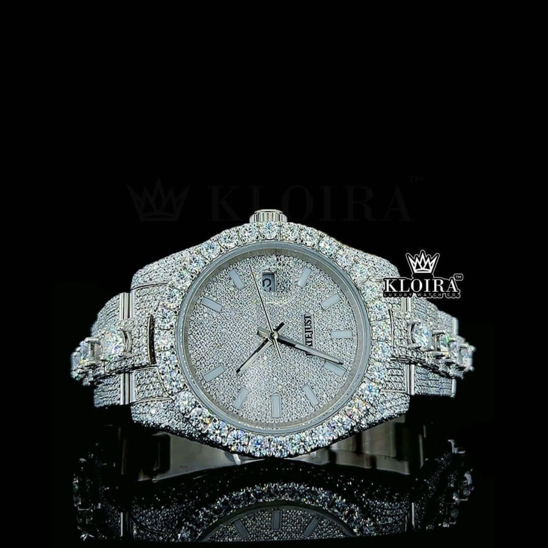 Roles Stick Markers White Dial Moissanite Watch with Diamond Link Strap showcasing a stunning design.