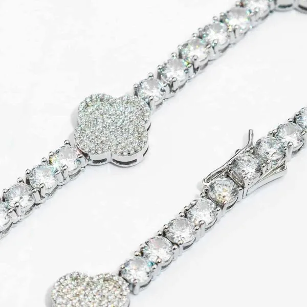 5mm Round Moissanite Tennis Chain LuxeClover in 14K White Closeup Clasp