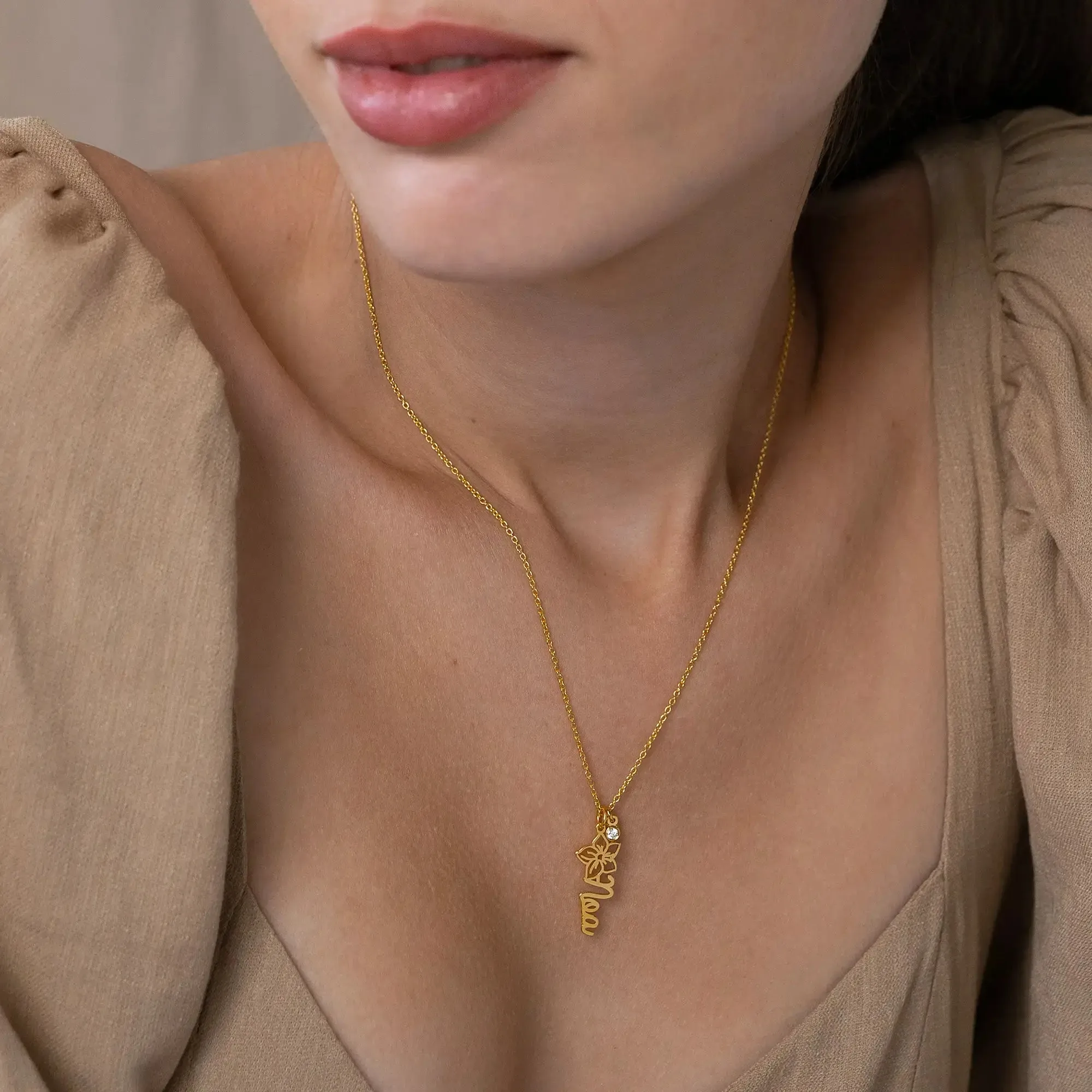 Personalized Artistic Name Pendant Necklace in 14K Gold