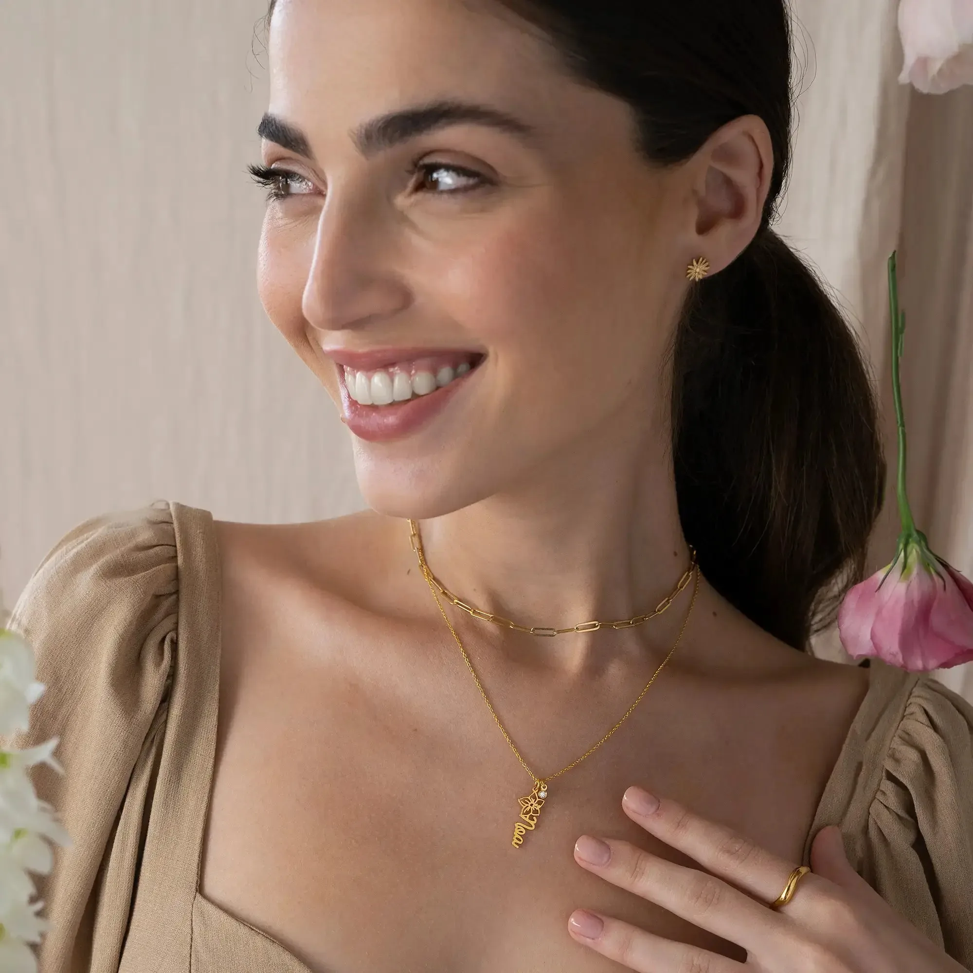 Personalized Artistic Name Pendant Necklace in 14K Gold