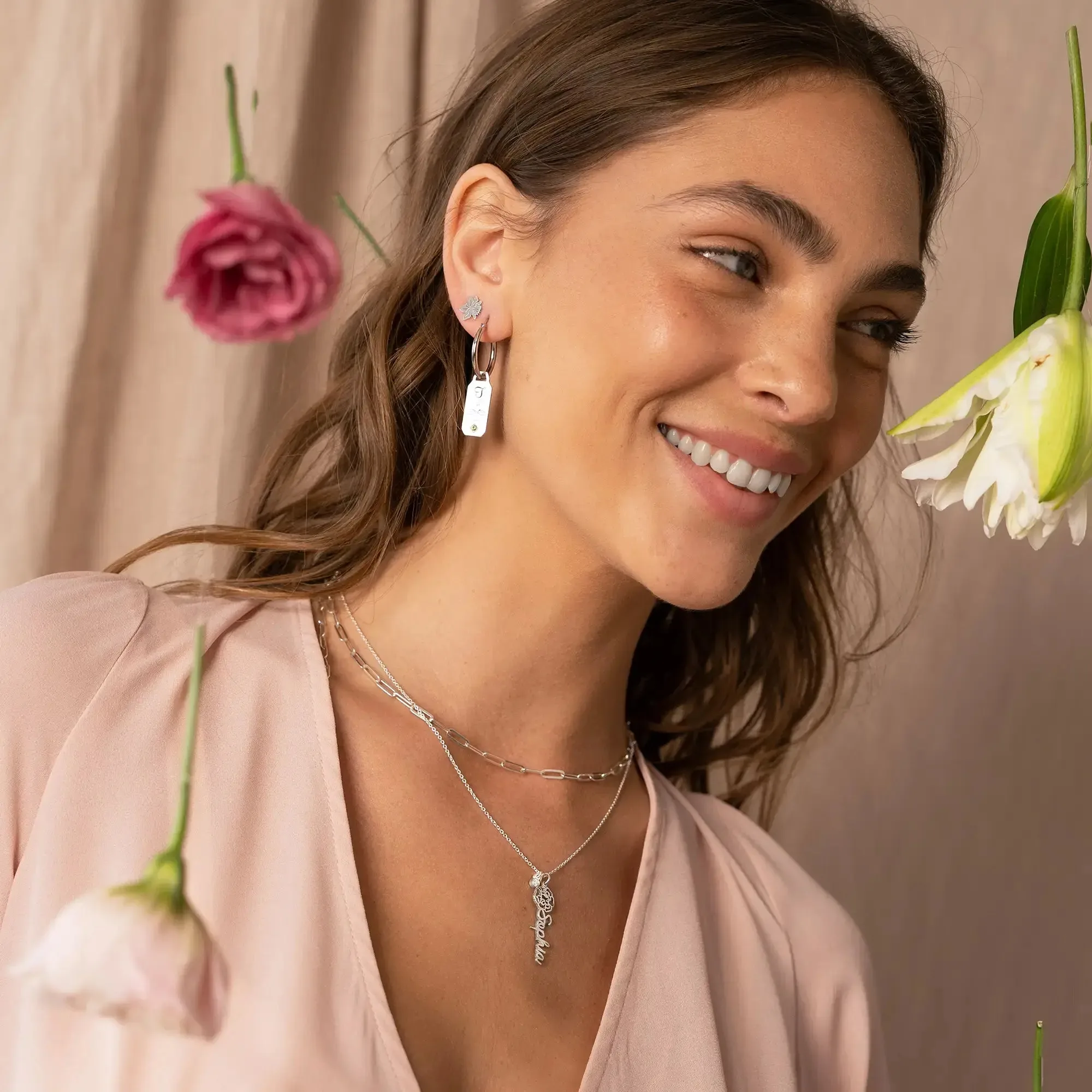 Personalized Artistic Name Pendant Necklace in 14K Gold
